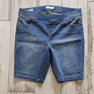 Torrid Lean Jean Denim Blue Women's Bermuda Shorts 3X 22/24 Like New